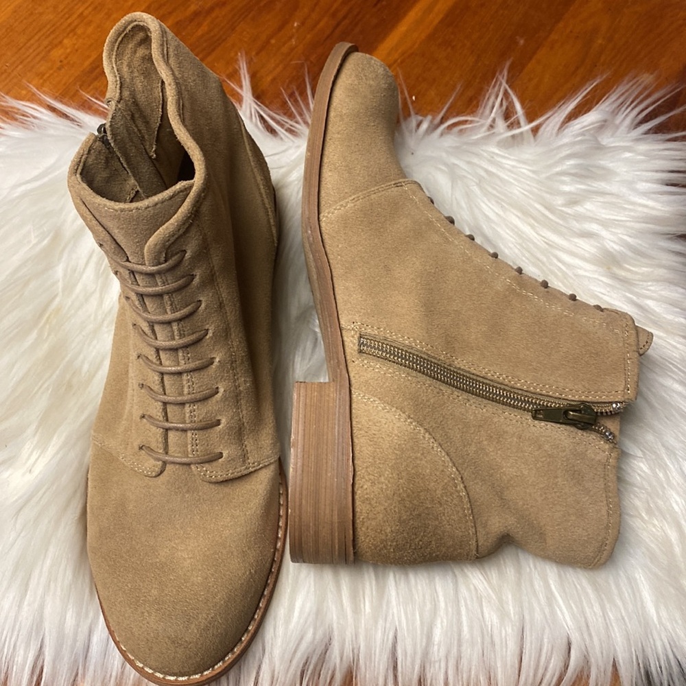 Light tan zip up suede booties by Splendid size 6.5 - Picture 3 of 6